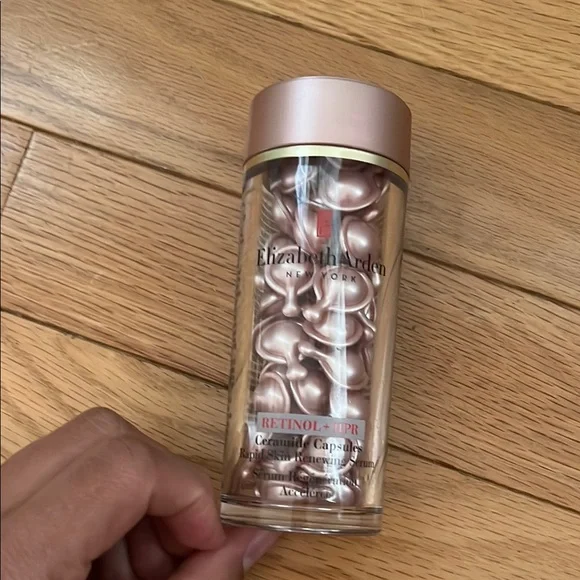 ELIZABETH ARDEN Retinol Ceramide Capsules RAPID SKIN RENEWING SERUM